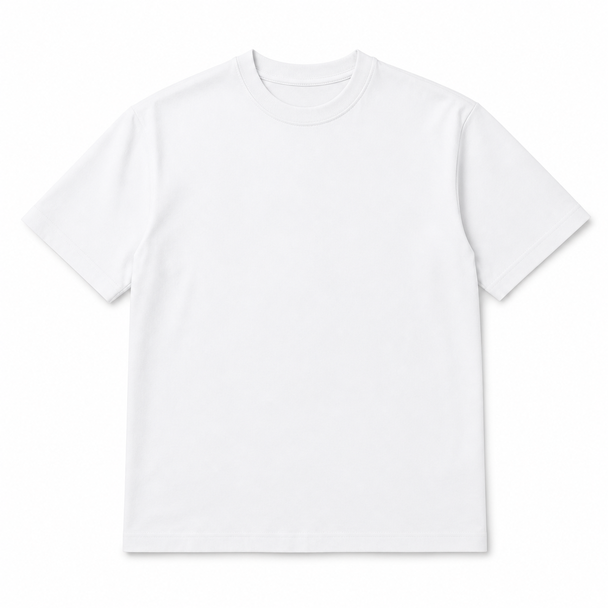 Tee Quelque chose — tee-shirt blanc vu de face, petite impression Cupidon poitrine